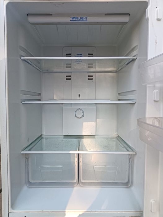 Продаю холодильник