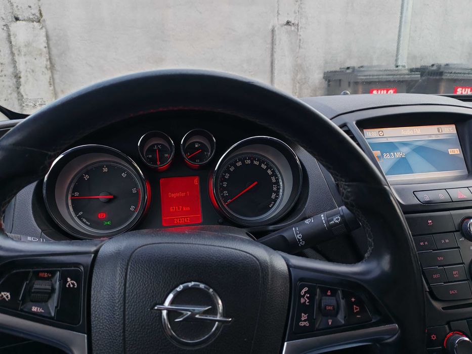 Vând Opel Insignia