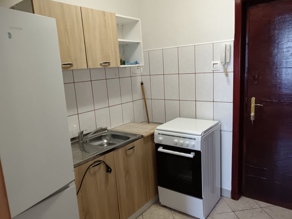 Închiriez garsoniera pe strada Cerna, langa fostul stadion