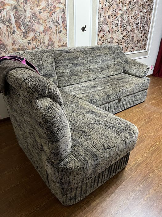 Диван угловой в хорошем состоянии