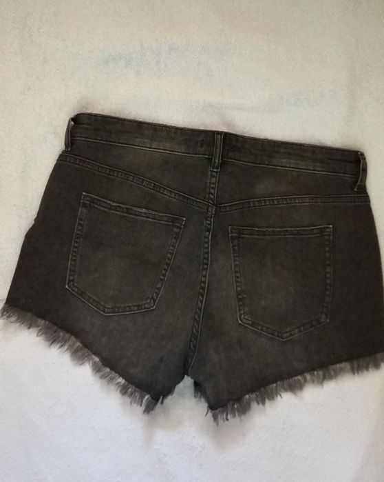 Продам новые джинсовые шорты