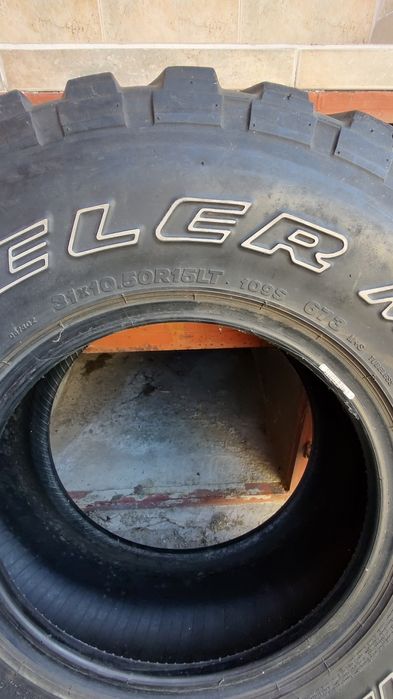 Гуми за джип Bridgestone.