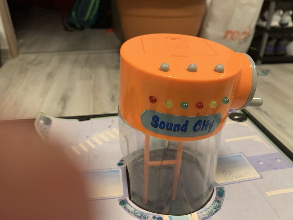 Jucarie mare , parcare cu 3 etaje cu lift si lumini