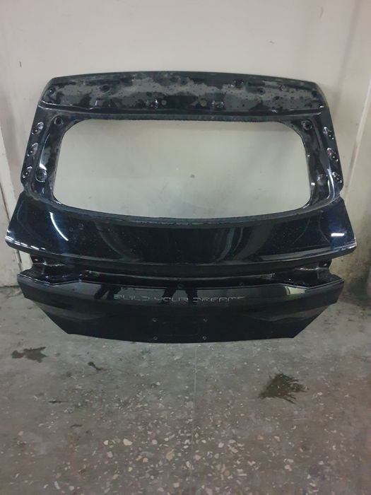 Продается багаж от BYD  цвет черный