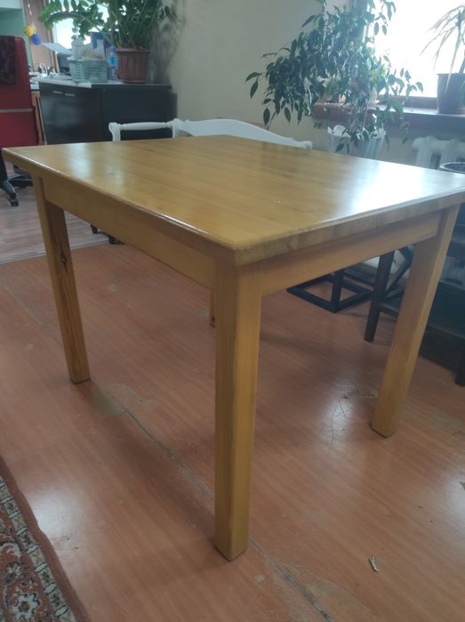 Продам стол деревянный обеденный