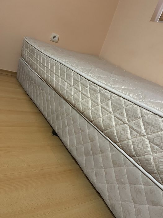 Продавам легло.