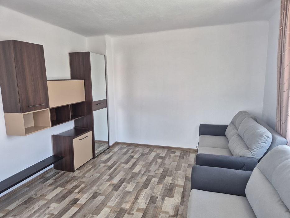 Apartament casa de închiriat. Pucioasa central.