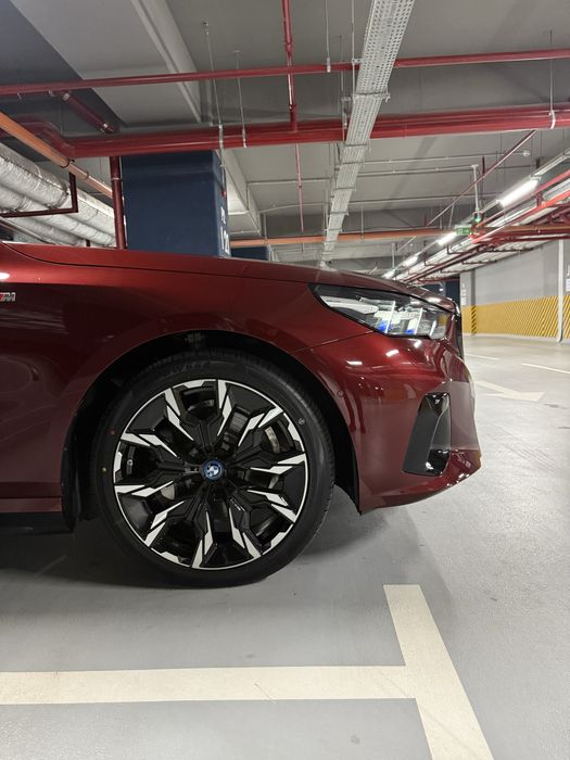 bmw i5 M  full position