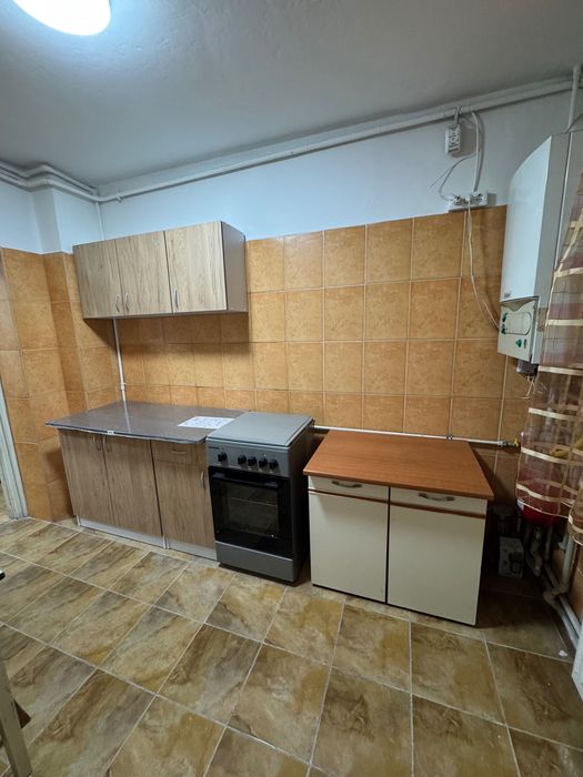 Ofer spre închiriere apartament cu 2 camere in zona 1 Mai, la M-uri