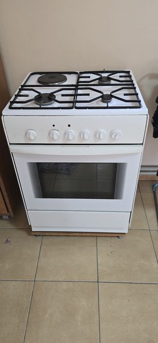 Продам газовую плиту