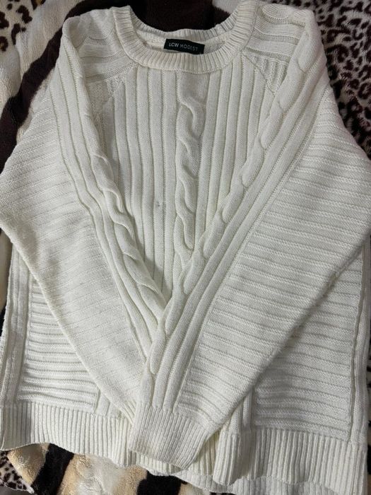 Отдам свитер за 1200 тг