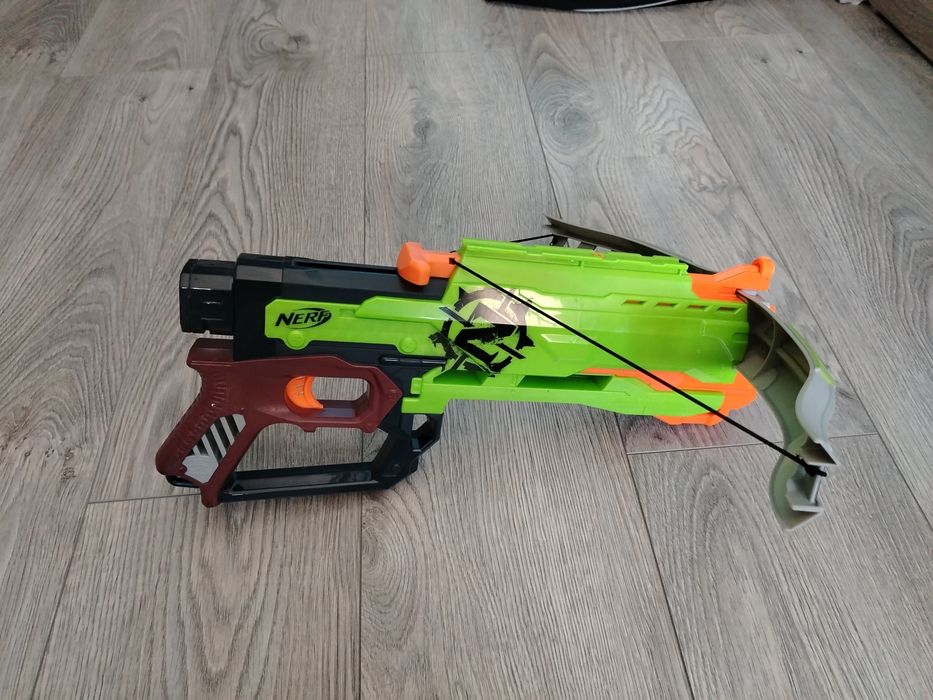 Nerf / пистолет / и арбалет / zombie strike