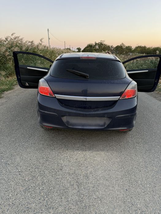Vand sau dezmembrez opel astra H GTC