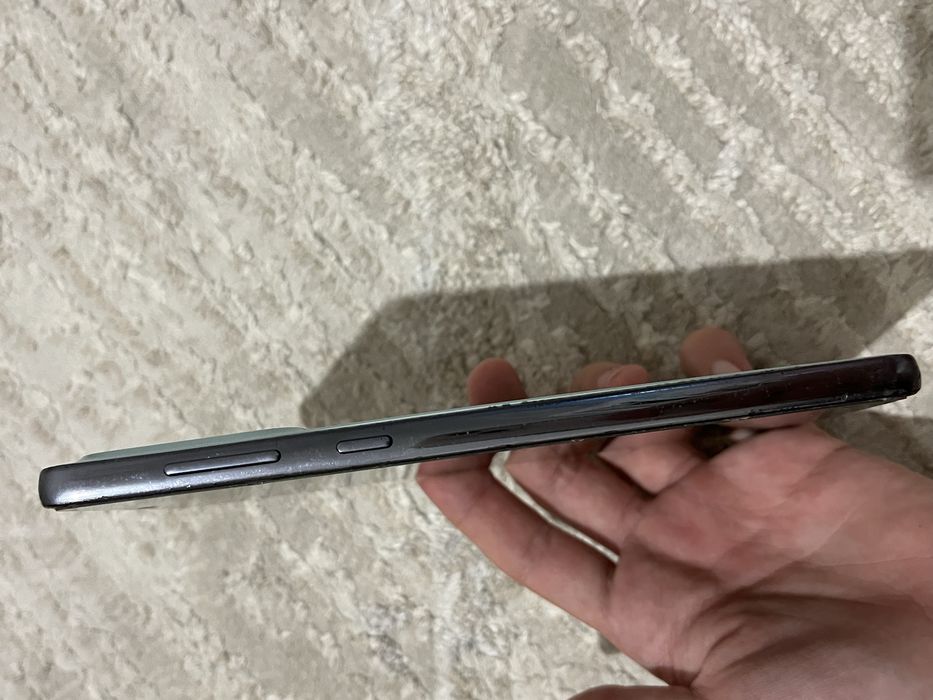 “Продаю Samsung A73 б/у, в нормальном состоянии.”