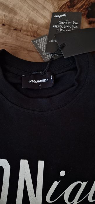 Оригинална черна тениска Dsquared2, модел ICONique (100% памук!)