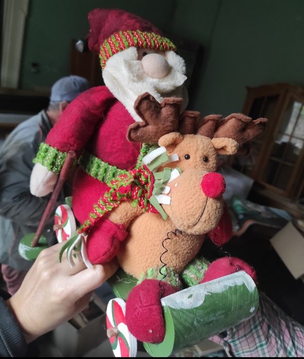 Vand jucarie de lemn Mos Craciun vechi plus inca o jucarie mos Craciun