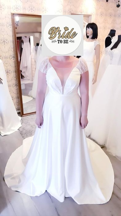 Rochie mireasă forma A cu trenă și voal inclus