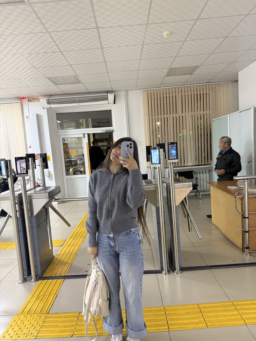 Продам джинсы 2000