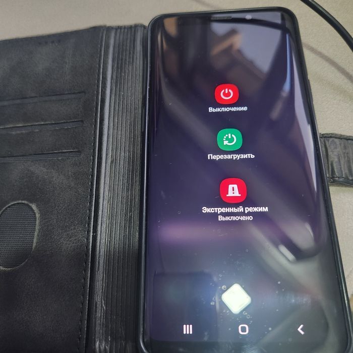 Продается смартфон Самсунг S9+