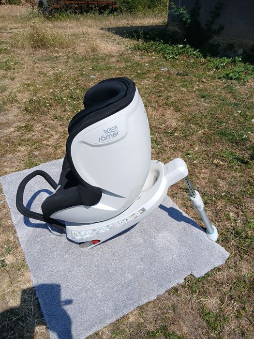 Scaun auto rotativ Britax Romer Dualfix 9-18 kg cu Isofix