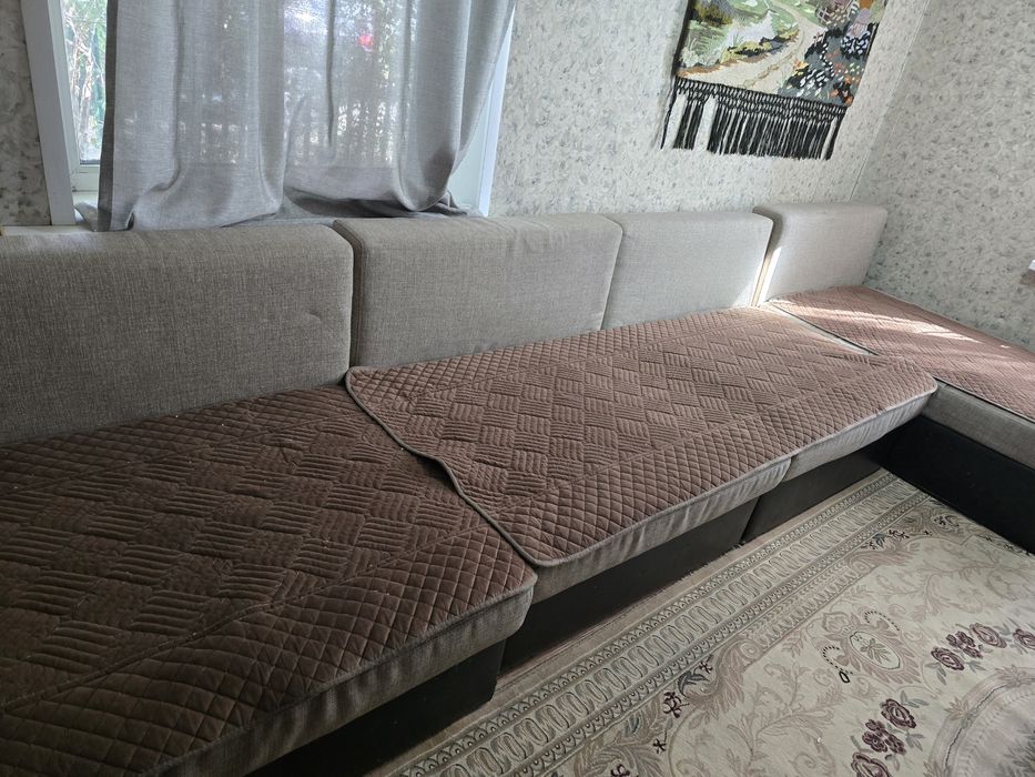 Диваны, стенка, шкаф.