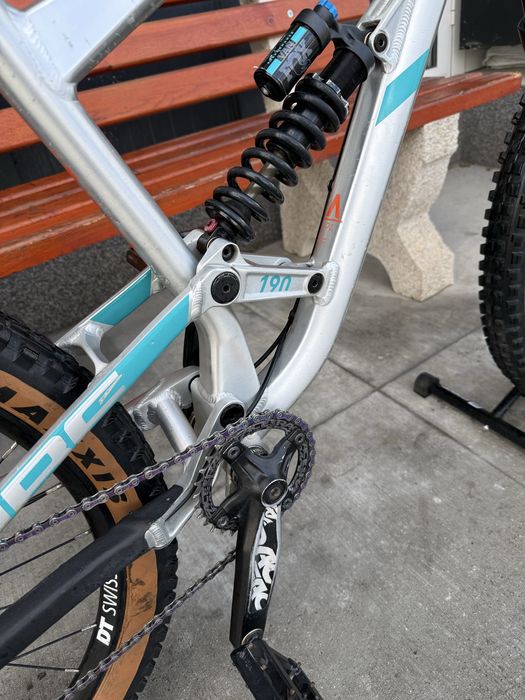 Планински велосипед Мекица Cube за скачане. 27.5/M