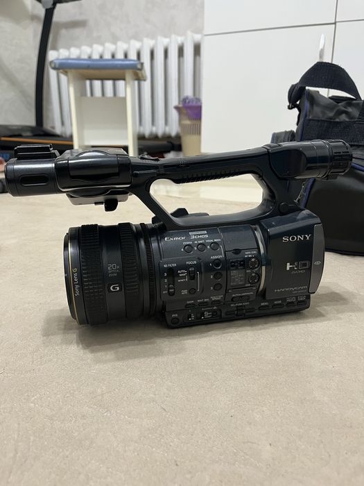Sony HDR-AX2000 профессиональная видеокамера