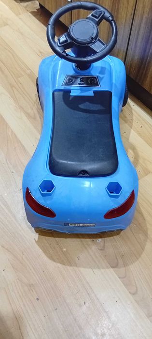 Продам машинку детскую