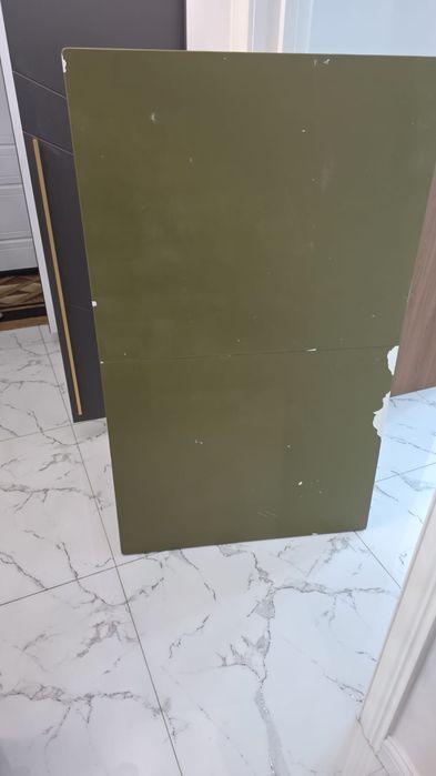 Продам кухонный стол и стулья