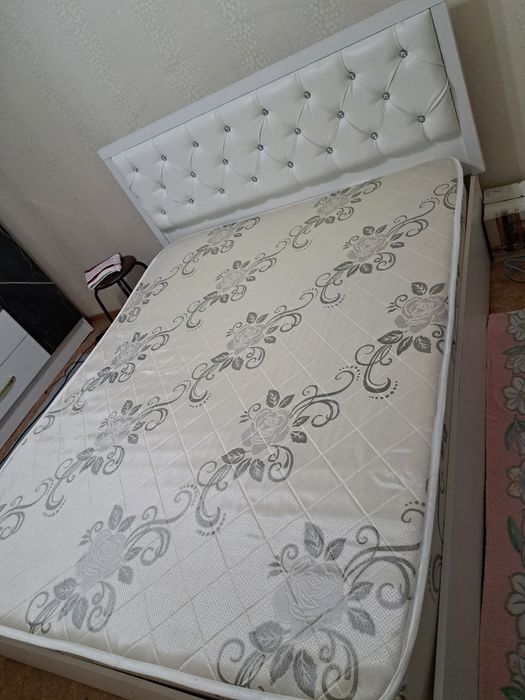 Диван спальни продаётся