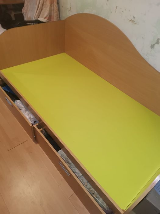 Продам кровать полуторку