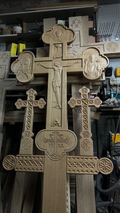 Troite, cruci, cruci altar