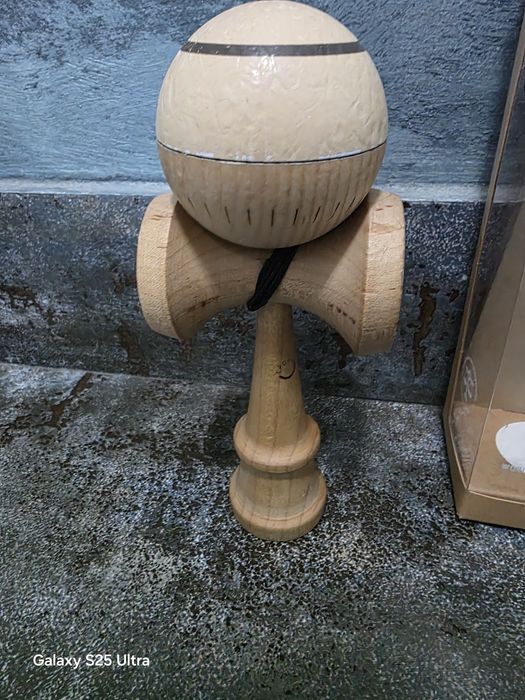 Vând Kendama Krom Gas Cream(model rar)