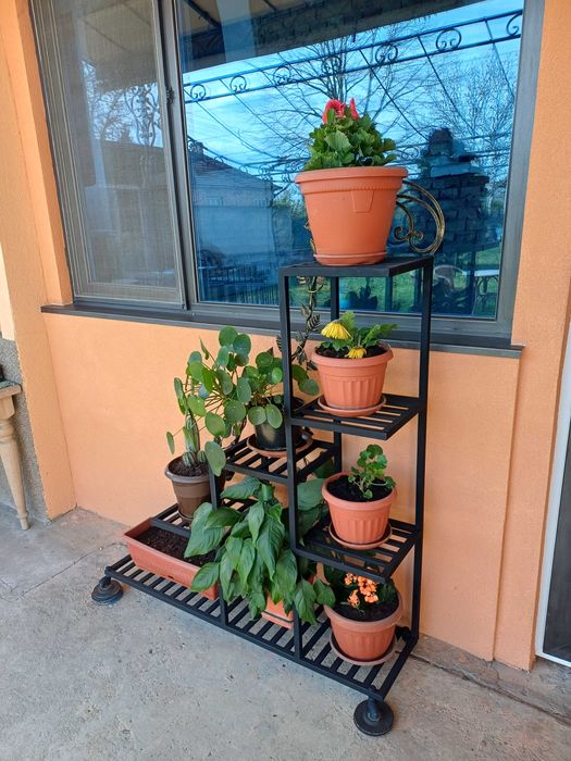 Ръчно изработени метални цветарници