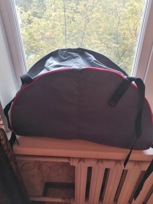 Для хранения вещей в лодке.