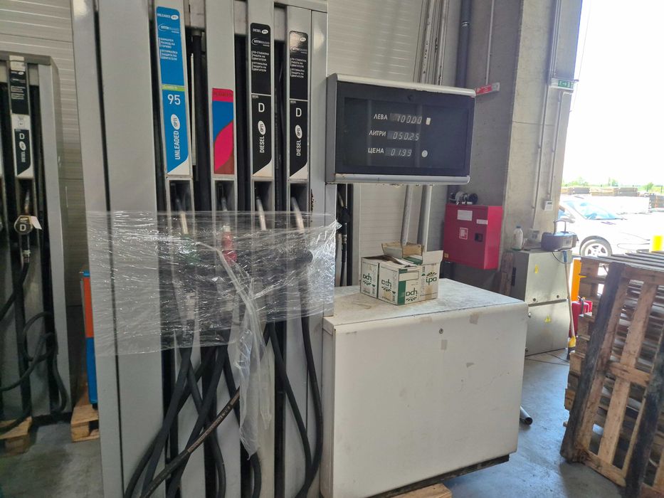 Двустранна бензиноколонка с четири пистолета без LPG, помпа за гориво