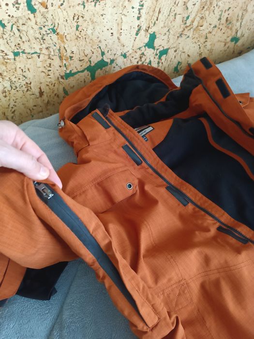 Зимно туристическо яке.