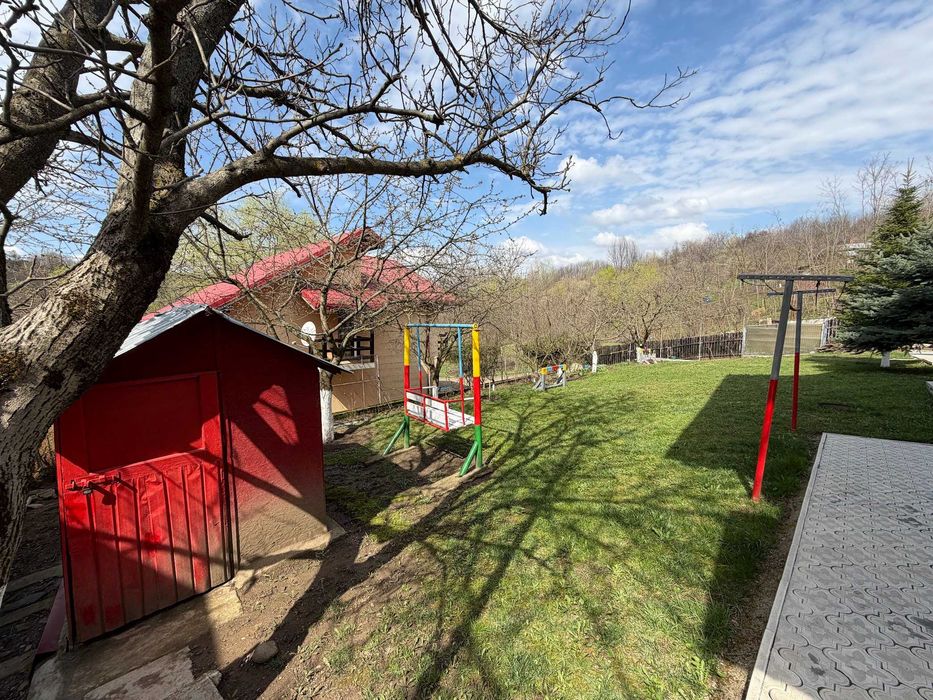 Casă zonă verde | 4 camere, 920 mp teren, garaj | Vălenii de Munte