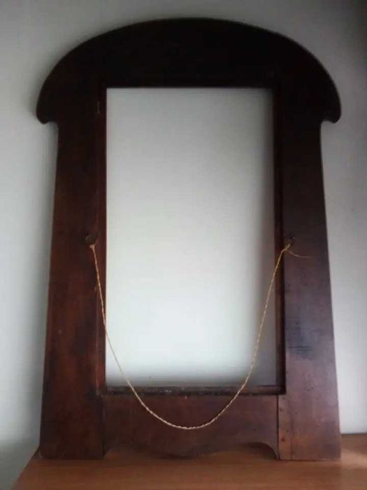 Българско огледало, дърво