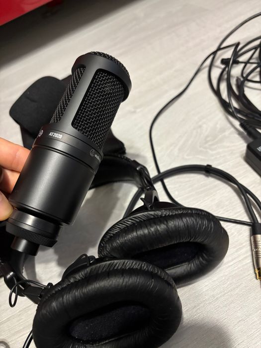 Microfon studio  , casti Sony ,studio audio tehnica at2020