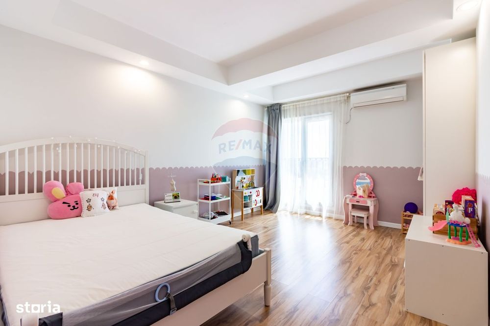 Apartament cu 4 camere de vanzare in Cosmopolis, parcare, terasa 50 mp