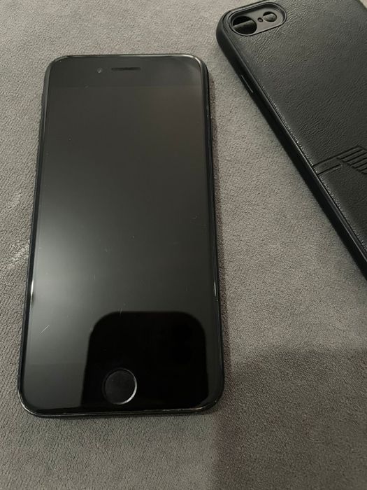 Продам Айфон SE в оригинале