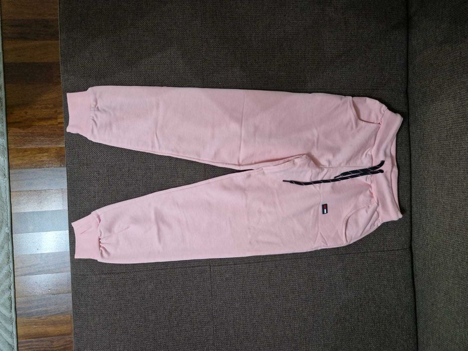 Trening foarte frumos de firma, marimea 122, pentru fetita!!!