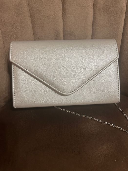 клъч сребърна чанта