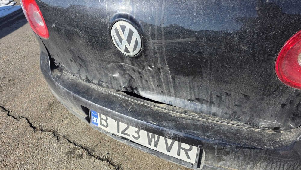 Volkswagen Golf V 1.6i 105 cp - usor avariat lovit spate