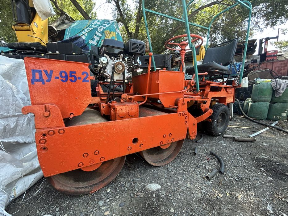 Каток дорожный тротуарный ДУ-95-2