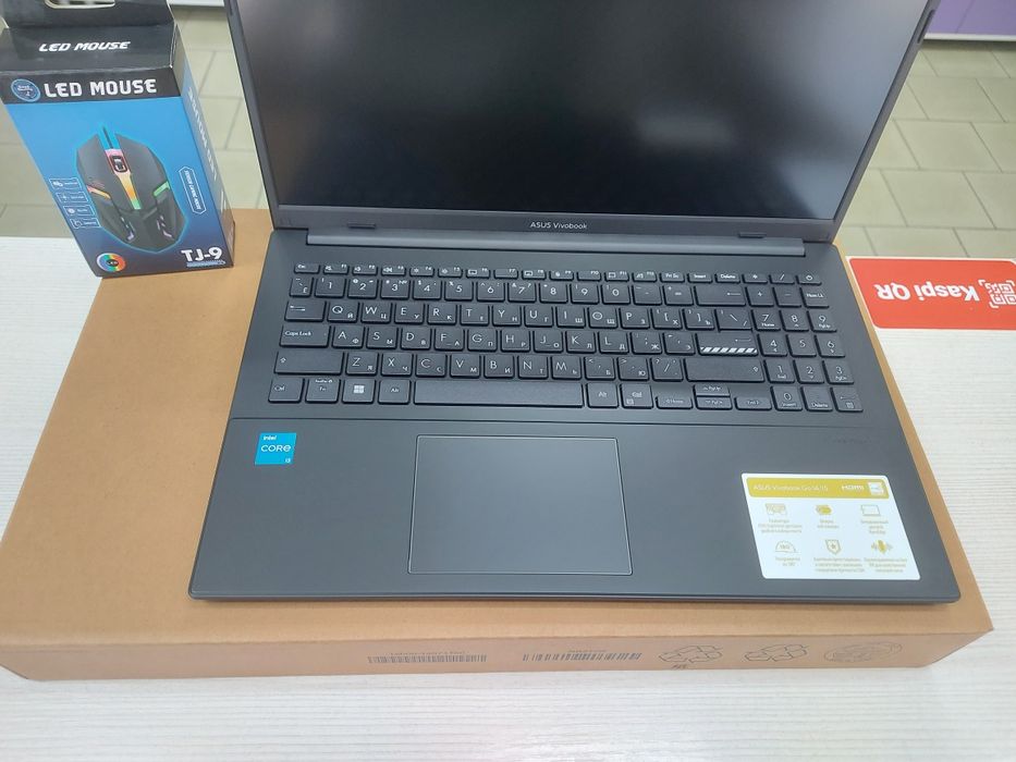 Новые Asus (Core i3, 8 ядер, 256 Gb SSD)