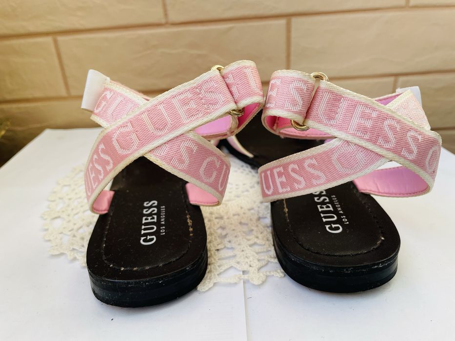 GUESS ориг. сандали от Англия