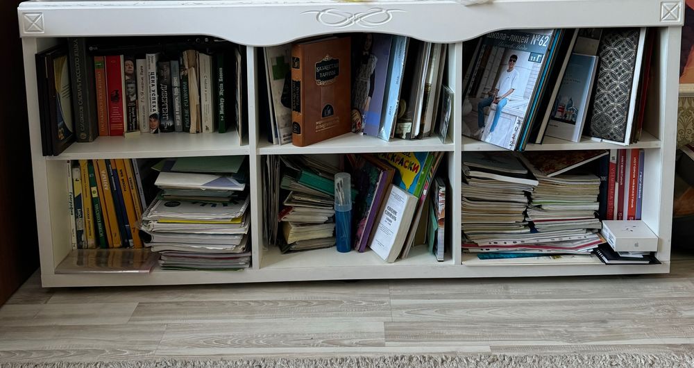 Шкафчик-полка для книг