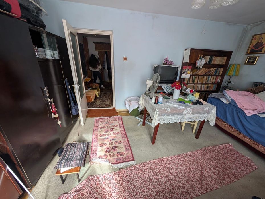 Apartament 2 camere, decomandat - zonă centrală